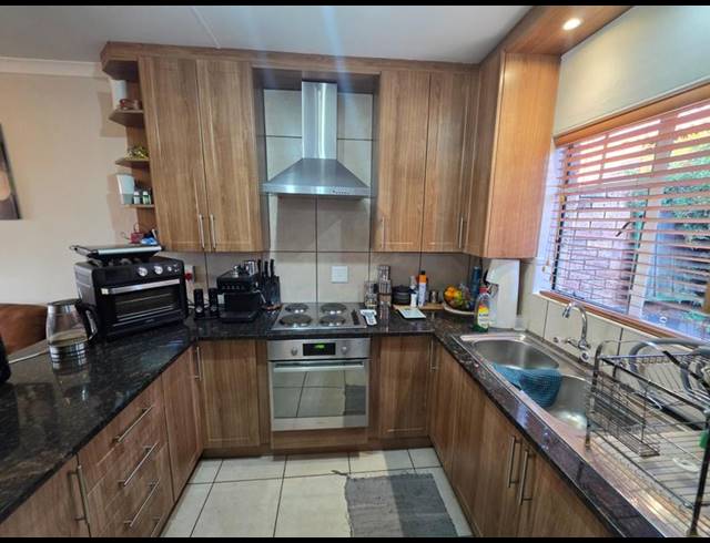 2 BEDROOM TOWNHOUSE FOR SALE IN MORELETAPARK